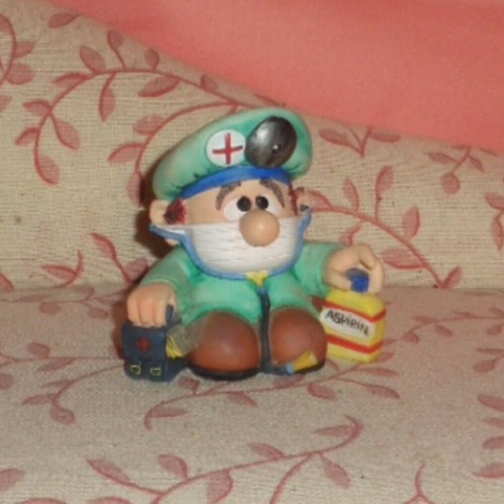 SOLD!   SOLD!!    THE HATZ-2.5" DR QUAKER CERAMIC DOCTOR FIGURINE-EXCELLENT